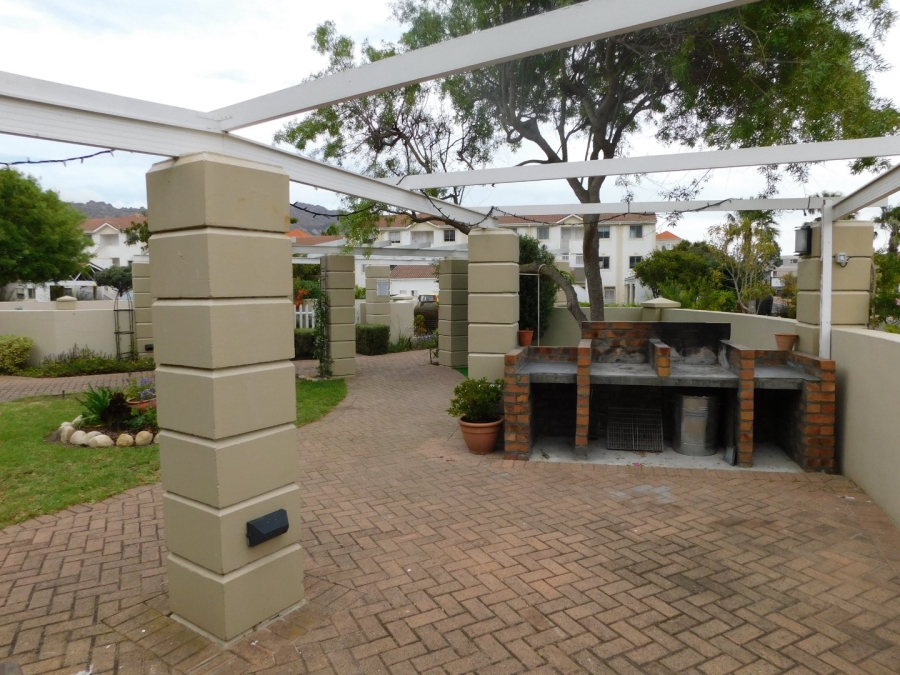 2 Bedroom Property for Sale in Harbour Island Western Cape